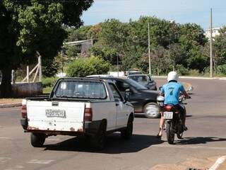 Excesso de velocidade e desrespeito da sinalização são alguns dos principais motivos para os acidentes, conforme moradores (Foto: Marcos Ermínio)