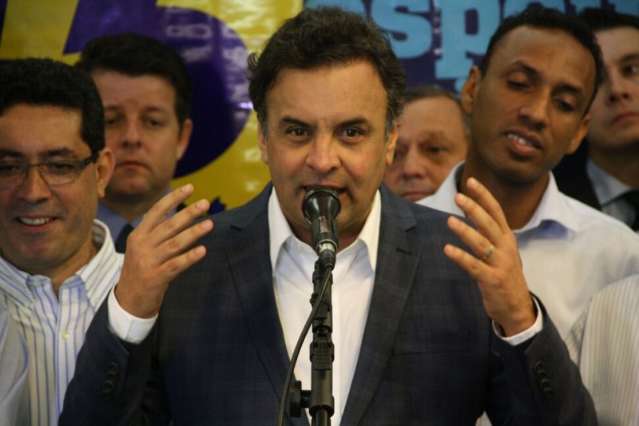 A&eacute;cio promete concluir Hospital do Trauma e diz que obra &eacute; uma vergonha