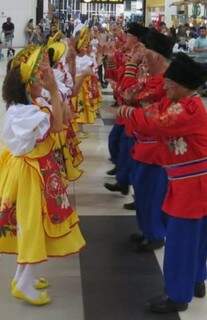 Os casais aproveitaram a Copa do Mundo para usarem figurinos e passos russos  (Foto: Arquivo pessoal)