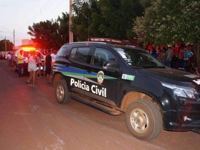 Homem &eacute; surpreendido por assassino e &eacute; morto na varanda de casa