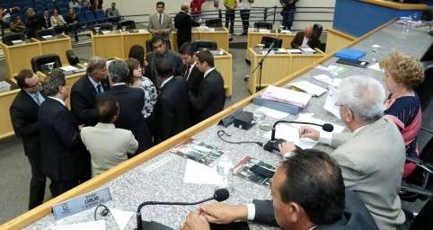 Secret&aacute;rios v&atilde;o &agrave; C&acirc;mara na quarta apresentar dados sobre decreto
