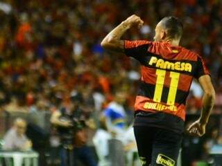 Jogador Guilherme comemorando o seu gol na partida. (Foto:Anderson Stevens/Sport Club do Recife)