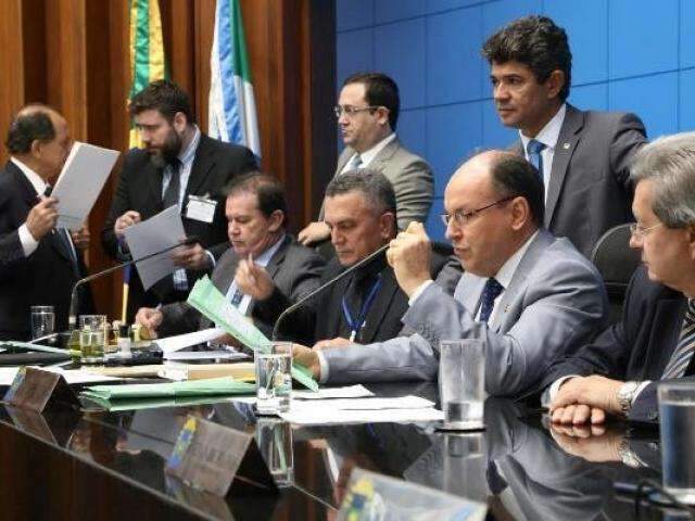 Sindicatos se mobilizam para garantir que abono integre sal&aacute;rios do ano que vem 