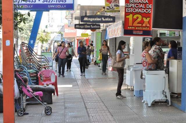 Para vender mais no Natal, com&eacute;rcio abre at&eacute; no anivers&aacute;rio da cidade