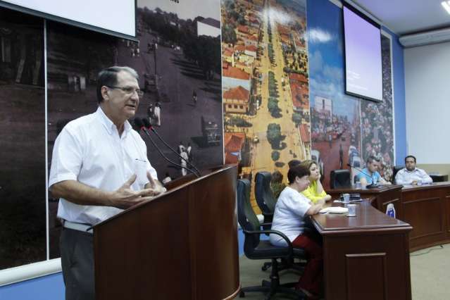 Secret&aacute;rio diz que sa&uacute;de acolhe metade dos pacientes de MS e pede mais recurso
