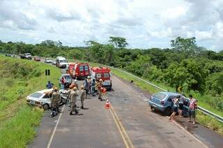 Colisão frontal provocou morte em rodovia. (Foto: Pedro Peralta)
