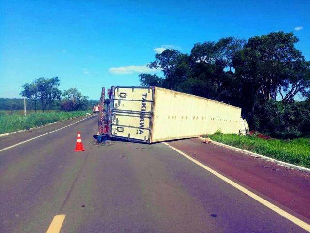Casal e beb&ecirc; morrem em acidente entre carro e carreta na BR-267