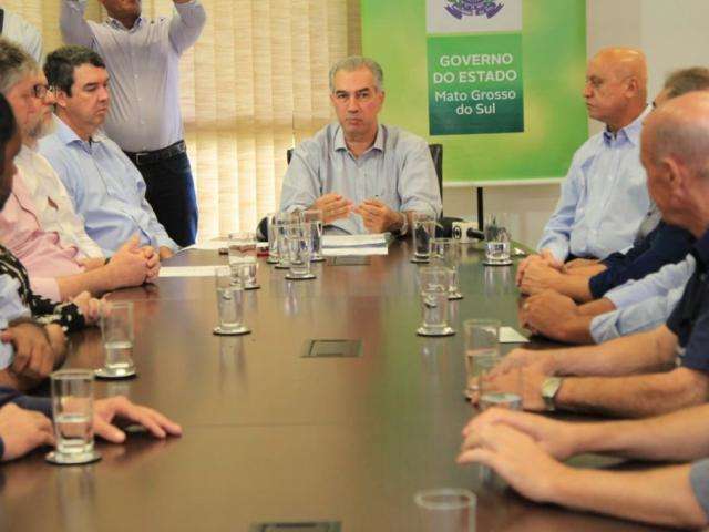 Governador anuncia que vai pagar 13&deg; sal&aacute;rio no dia 18 de dezembro