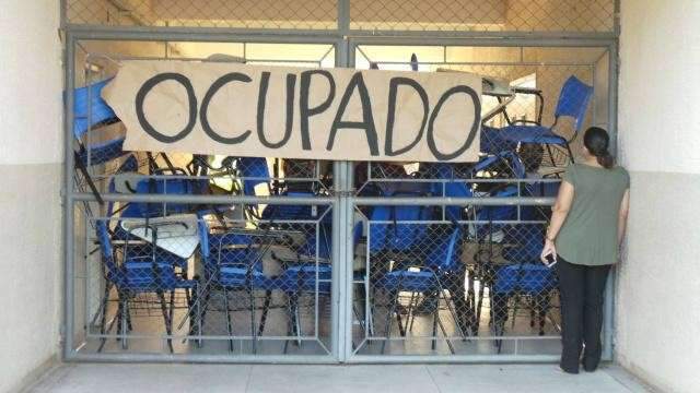 Ap&oacute;s 10 dias, alunos acatam ordem judicial e encerram invas&atilde;o na UFMS
