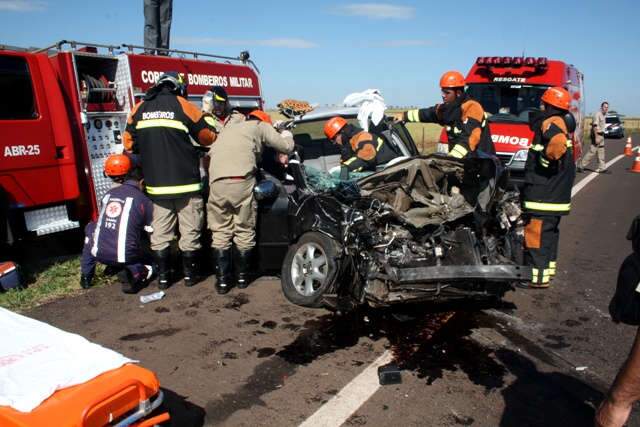  Motorista fica preso nas ferragens ap&oacute;s acidente na BR-262 pr&oacute;ximo a Terenos 