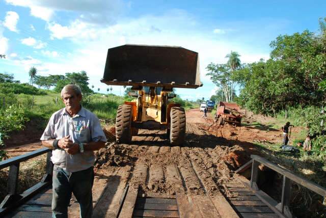  Rec&eacute;m-recuperada, ponte volta a ser danificada pela chuva em Anast&aacute;cio