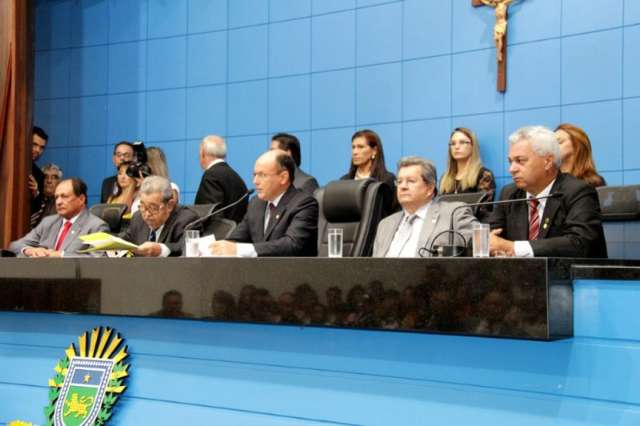 Ap&oacute;s pol&ecirc;mica, deputados apresentam altera&ccedil;&otilde;es no regimento interno
