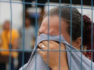 Diarista, Regina Lúcia ficou com olhos irritados após intervenção da força de segurança (Foto: Marcos Maluf)