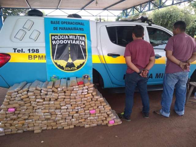 Dupla &eacute; presa com 276 quilos de maconha que levaria para MG
