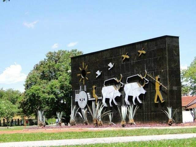 Prefeito aprova Marco Zero em Campo Grande em frente ao monumento &ldquo;Carro de Boi&rdquo;