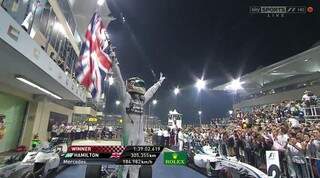 Com vitória, Hamilton torna-se o quarto britânico a conquistar mais de um título na Fórmula 1 (Foto: Reprodução/SKY Sports)