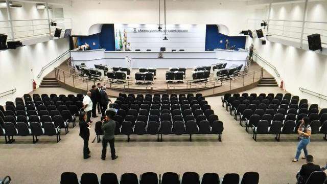 Com adapta&ccedil;&otilde;es e obra incompleta, C&acirc;mara retoma atividades nesta sexta