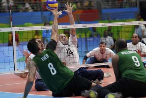 Brasil sente a pressão e perde para o Egito no vôlei sentado masculino
