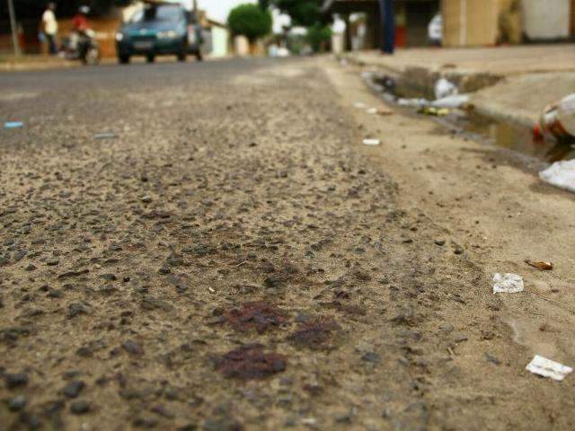 Jovem &eacute; morto com tr&ecirc;s tiros na frente de casa na Vila Nha-nh&aacute;