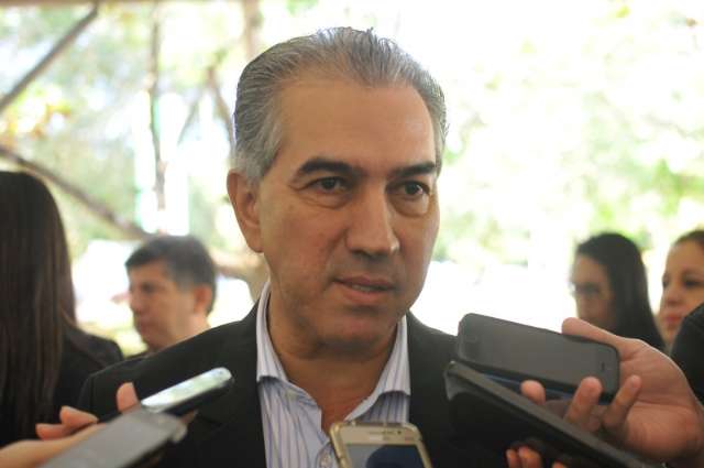 Governador critica secretaria que vacinou fora dos grupos priorit&aacute;rios