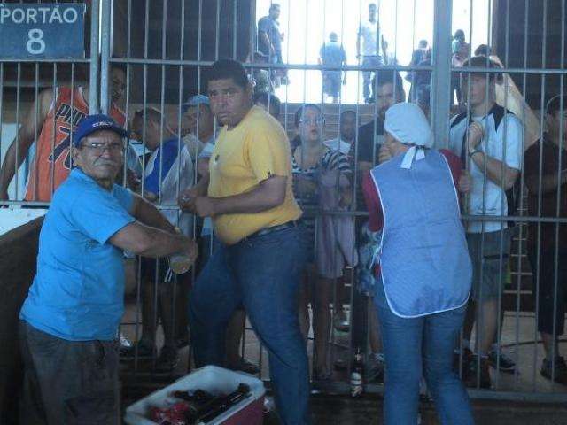 Apesar da proibi&ccedil;&atilde;o, bebida alco&oacute;lica foi vendida normalmente no Moren&atilde;o