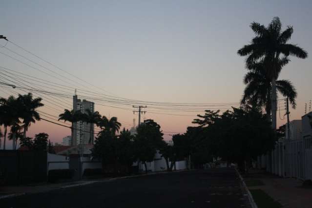Quinta-feira de tempo aberto e calor em Campo Grande 