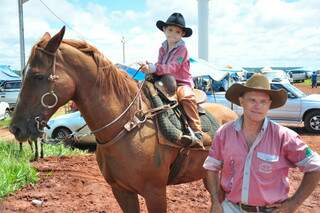 O pequeno Arthur Ricardo Cunha Lopes, de 5 anos, o herdeiro do pai na paixão pelos cavalos
