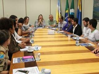 Reunião na Câmara de Vereadores para discutir desafio “Baleia Azul” (Foto: Eder Gonçalves/Divulgação)