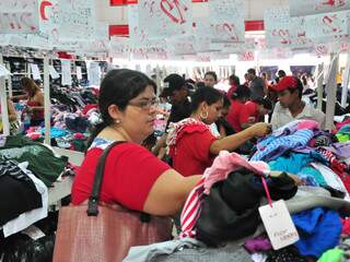 Loja de roupas é mantém vendas aquecidas a 41 anos, receita de sucesso é preço justo. 