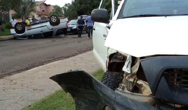 Homem fica gravemente ferido em capotamento em Coxim