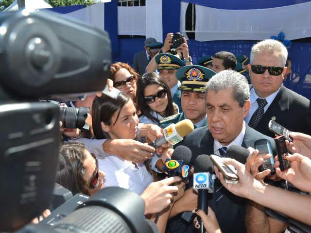  Governador diz que orientou &ldquo;seus deputados&rdquo; a assinarem CPI contra Cachoeira