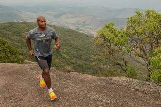 O ultramaratonista Carlos Dias, de 44 anos, vai correr em Campo Grande nesta sexta-feira (Foto: Site do atleta)