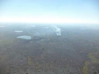 Equipes do Corpo de Bombeiros e PMA sobrevoaram áreas queimadas no Pantanal de Corumbá. (Foto: Divulgação)
