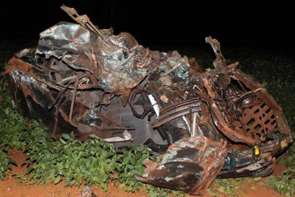  Jovem morre ao colidir Corsa com carreta na BR-306