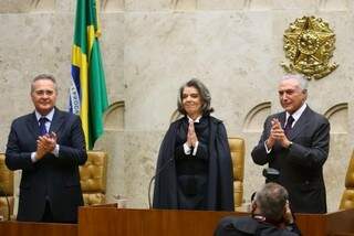 Ministra Cármen Lucia ao lado de Renan Calheiros e Michel Temer (Foto: Wilson Dias/Agência Brasil)