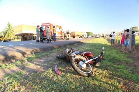 Duas pessoas morrem em acidente entre moto e carro no anel rodoviário