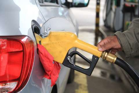 Consumo do etanol cresce 81% e procura pela gasolina cai 5% em maio