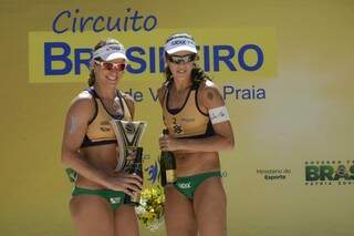 Dupla Larissa e Talita tem grandes chances de ouro olímpico no Rio de Janeiro (Foto: Divulgação/CBV)