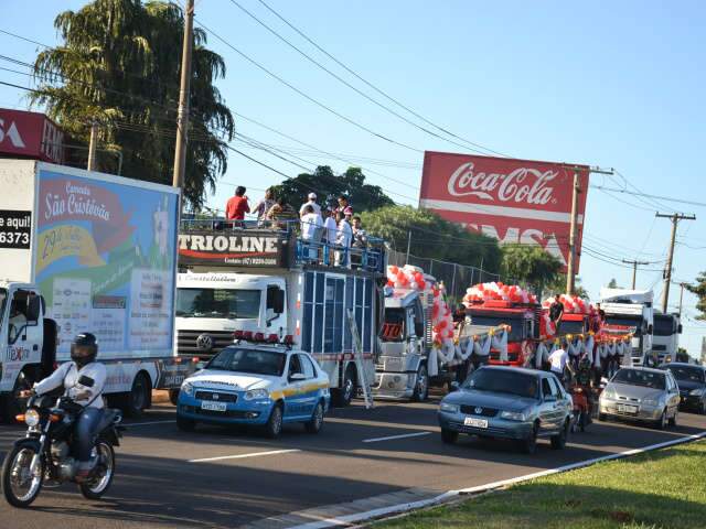  Pedindo prote&ccedil;&atilde;o no tr&acirc;nsito, condutores participam de carreata e missa