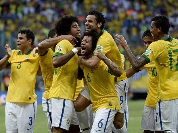 Brasil vence It&aacute;lia por 4 a 2 e fica em 1&ordm; do Grupo A