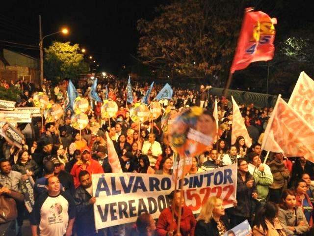 Candidatos apostam em volunt&aacute;rios e alguns v&atilde;o contratar na reta final 