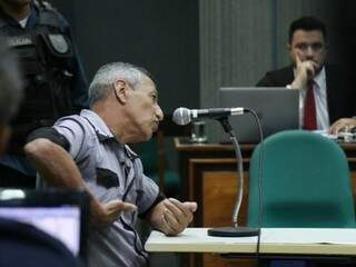 José durante seu depoimento no Tribunal do Júri (Foto: Henrique Hawaminami)