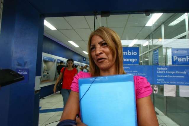 Uma hora depois de fechar, ag&ecirc;ncia ainda pagava FGTS a trabalhadores