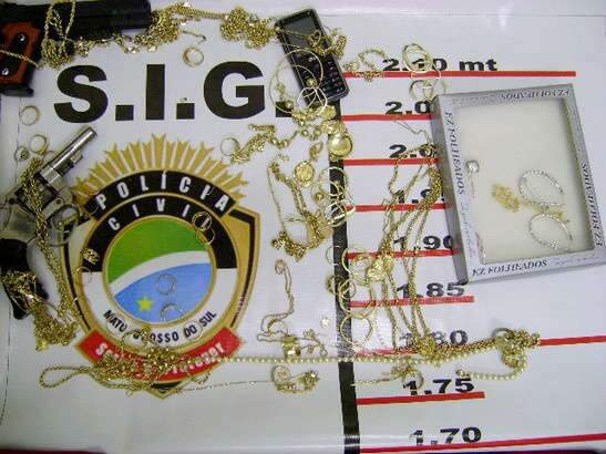  Dois s&atilde;o presos por roubo de R$ 90 mil em joias em Ponta Por&atilde;
