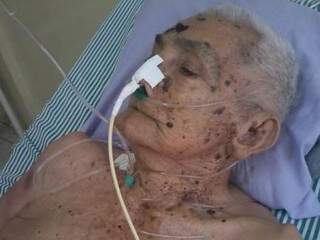 José, 98 anos, está há quatro dias esperando a transferência (Foto: Divulgação)