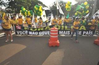 Manifestantes pedem a saída da presidente Dilma do poder. (Foto: Marcelo Calazans)