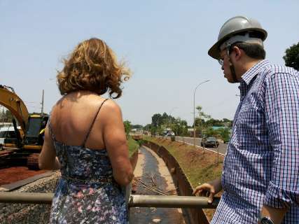 Prefeito visita obras em &quot;bairros esquecidos&quot; e reparos emergenciais