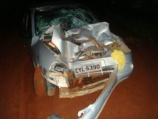 Carro ocupado pelas vítimas ficou destruído pelo acidente. Foto: Divulgação. 