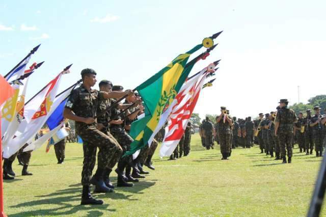 Em dia de homenagem, comandante diz que regime foi &ldquo;anseio da na&ccedil;&atilde;o&rdquo;