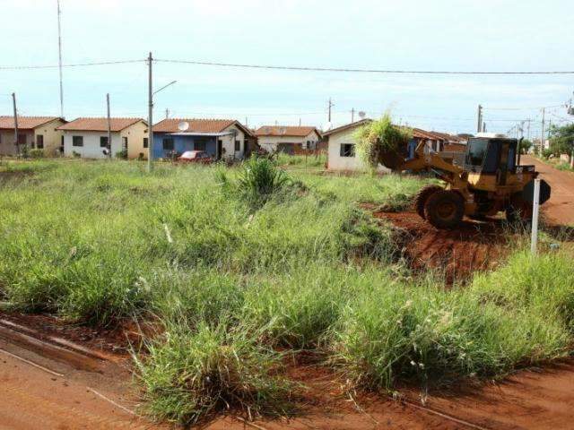 Dois bairros recebem mutir&atilde;o de limpeza da prefeitura em &aacute;reas p&uacute;blicas